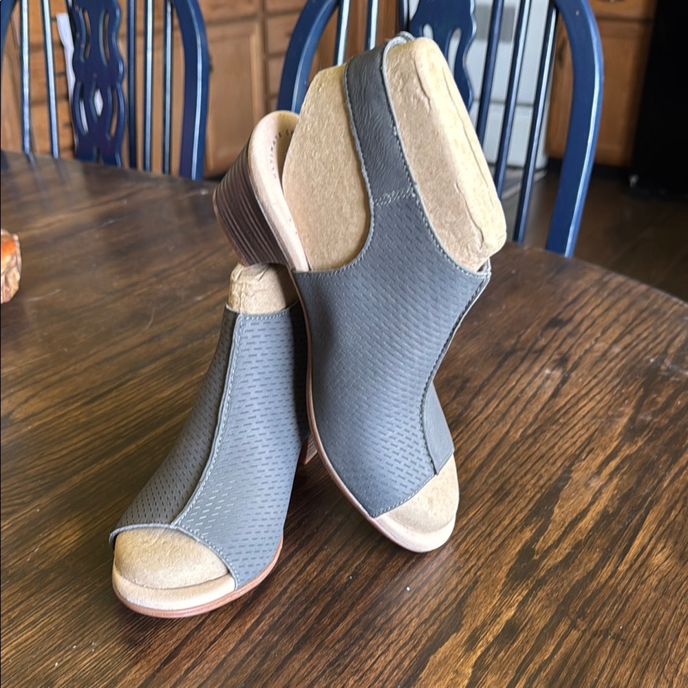 Clarks Gray and Tan Mules Comfortable Everyday Wear